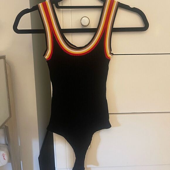 Kendall & Kylie Black/Red/White/Tan scoop neck lined bodysuit Size XS! - Picture 1 of 3
